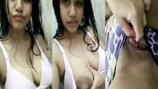 Sexy Horny Teen Girl Showcasing Her Nude Body