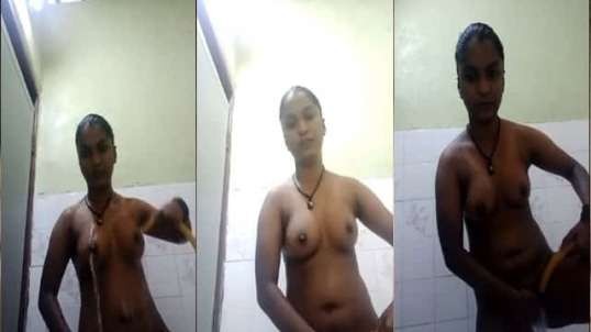 Sexy Nude Beauty Fingering Her Pussy On Cam