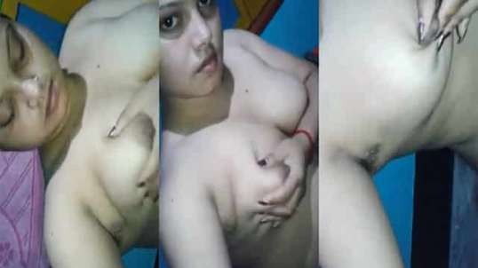 Hot Bhabhi Showing Boobs Selfie MMS Video
