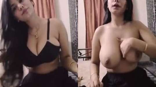 Hot Desi GF Goes Topless In A Live Video Call