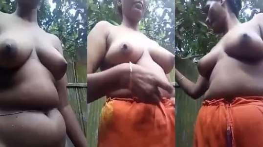 Chubby Bhabhi Bathing Outdoor Selfie Video