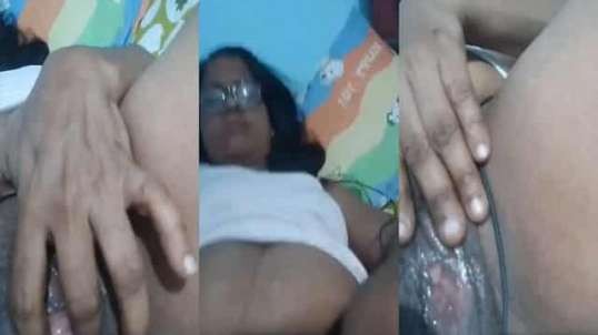 Mature Indian Wet Pussy Lady Fingering Her Cunt