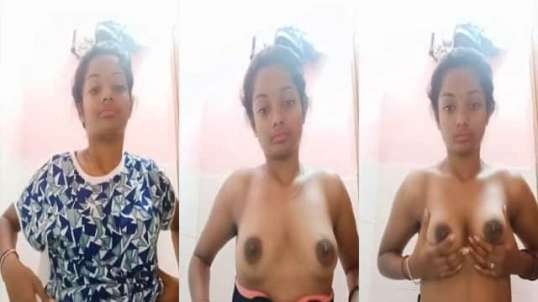 Sexy South Indian Girl Showing Her Sexy Nude Boobs