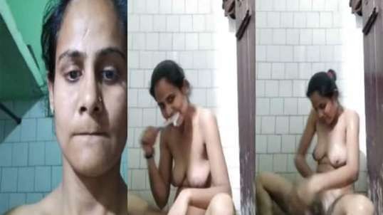 Mature Wife Nude Bath Selfie For Her Secret Lover