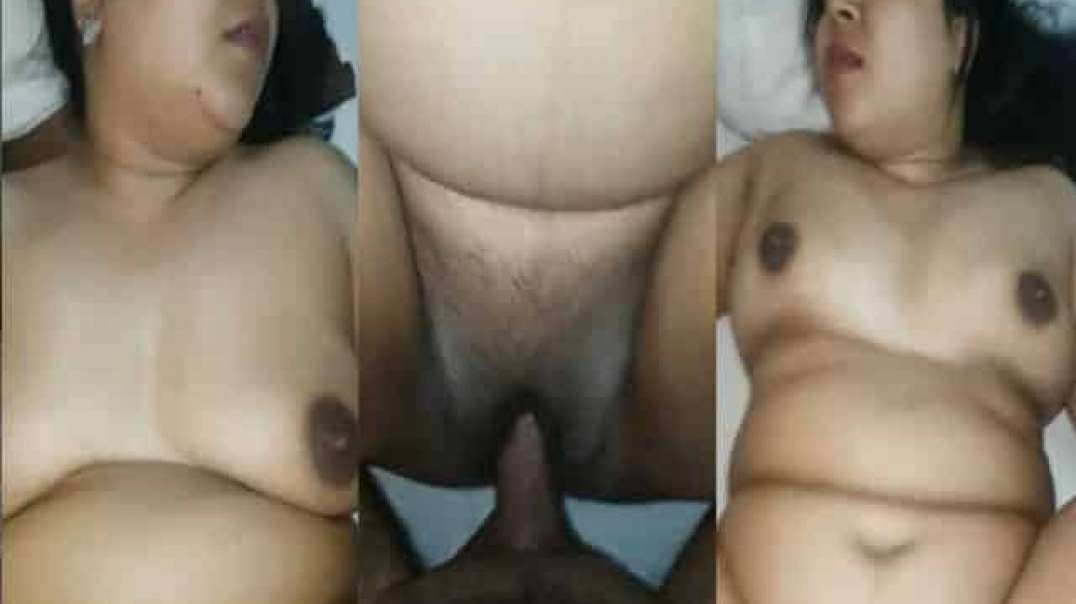 Mature Desi Aunty Hindi XXX Sex With Her Husband’s Friend