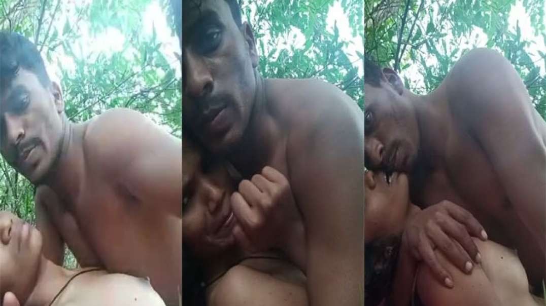 Village Lovers Outdoor Sex MMS Video
