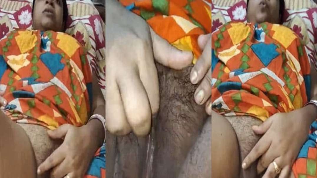 Bengali Boudi Fingering Her Hairy Pussy On Cam
