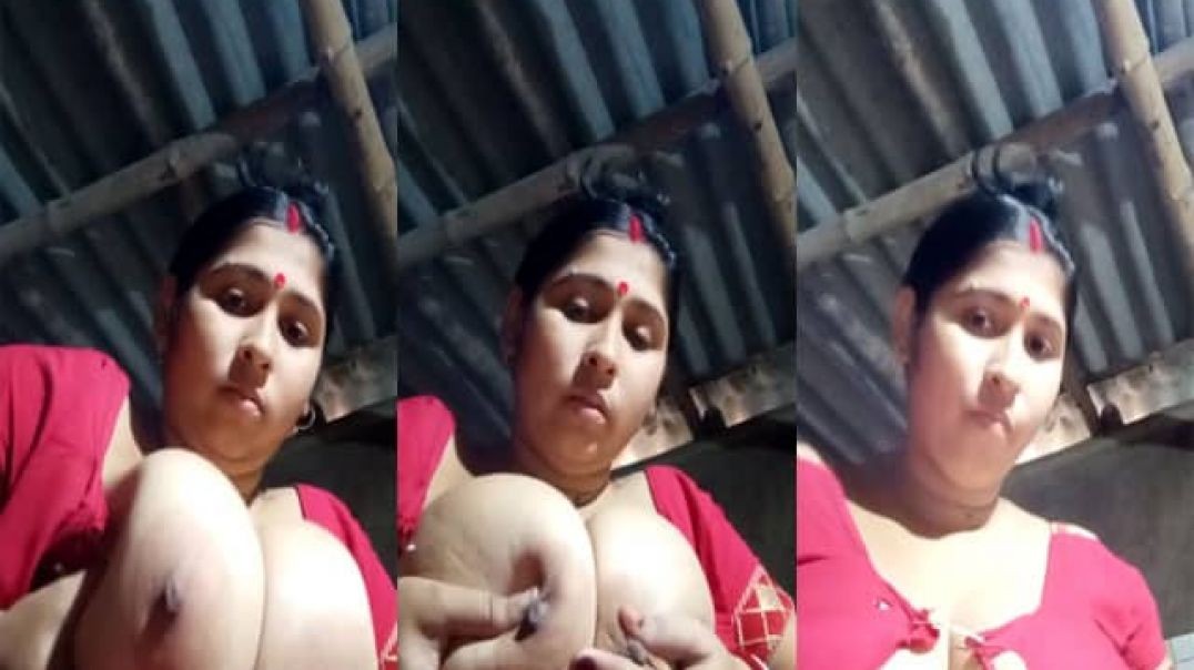 Busty Bengali Wife Exposing Her Huge Milk Tankers