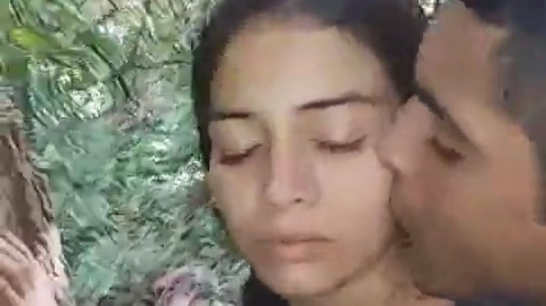 Hot girlfriend ko Jungle me choda