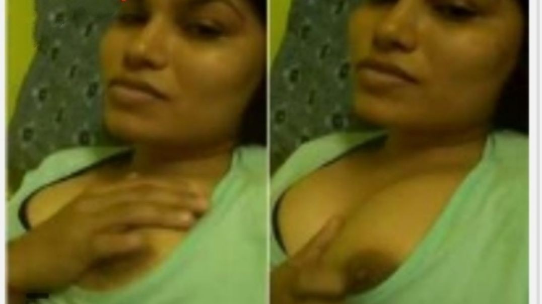 Desi girl showing boobs
