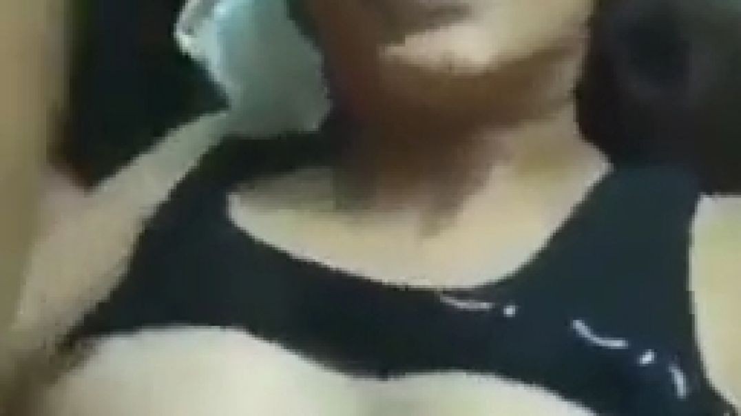 ⁣Hot girlfriend fucked in party
