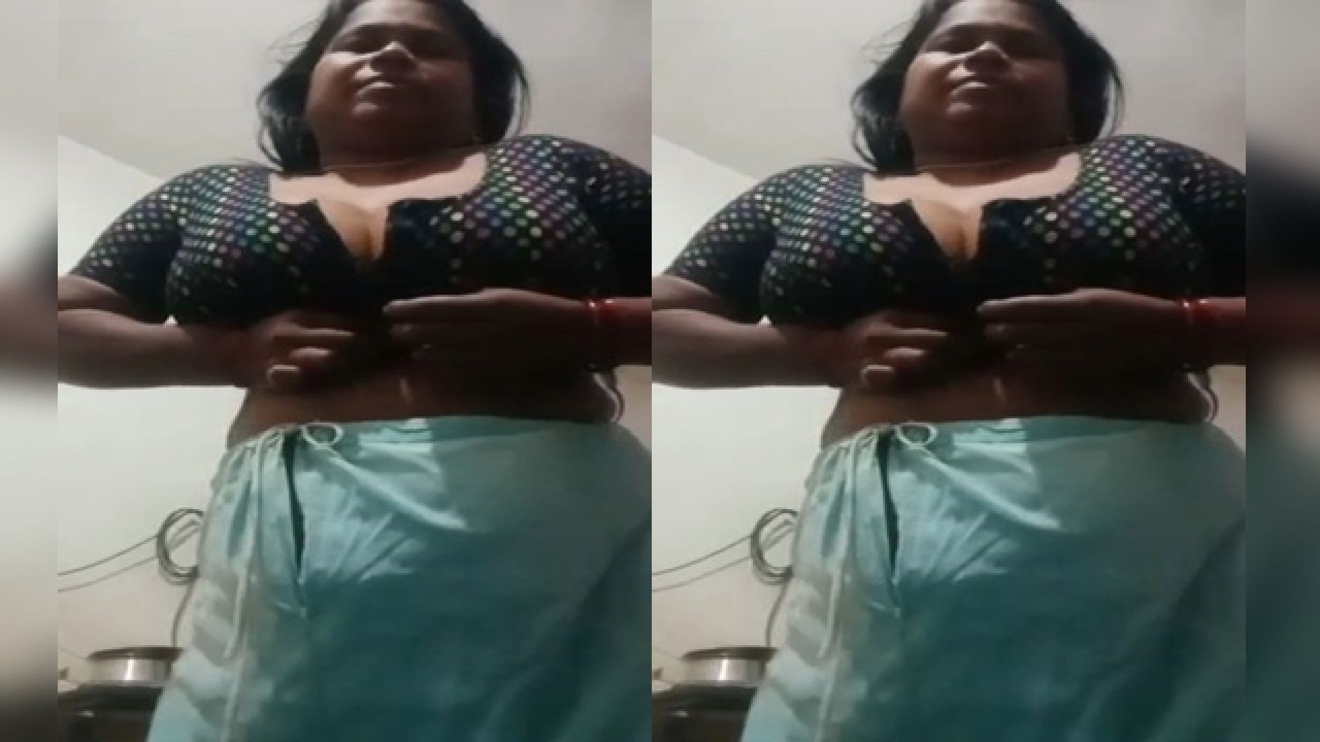 Today Exclusive- Bhabhi Shows Her Big Boobs