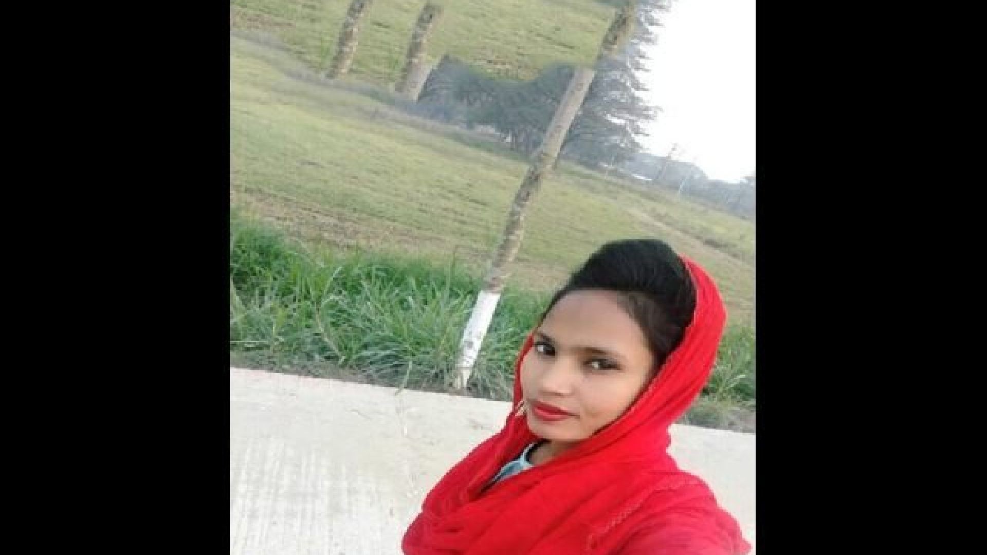 Showing to lover
