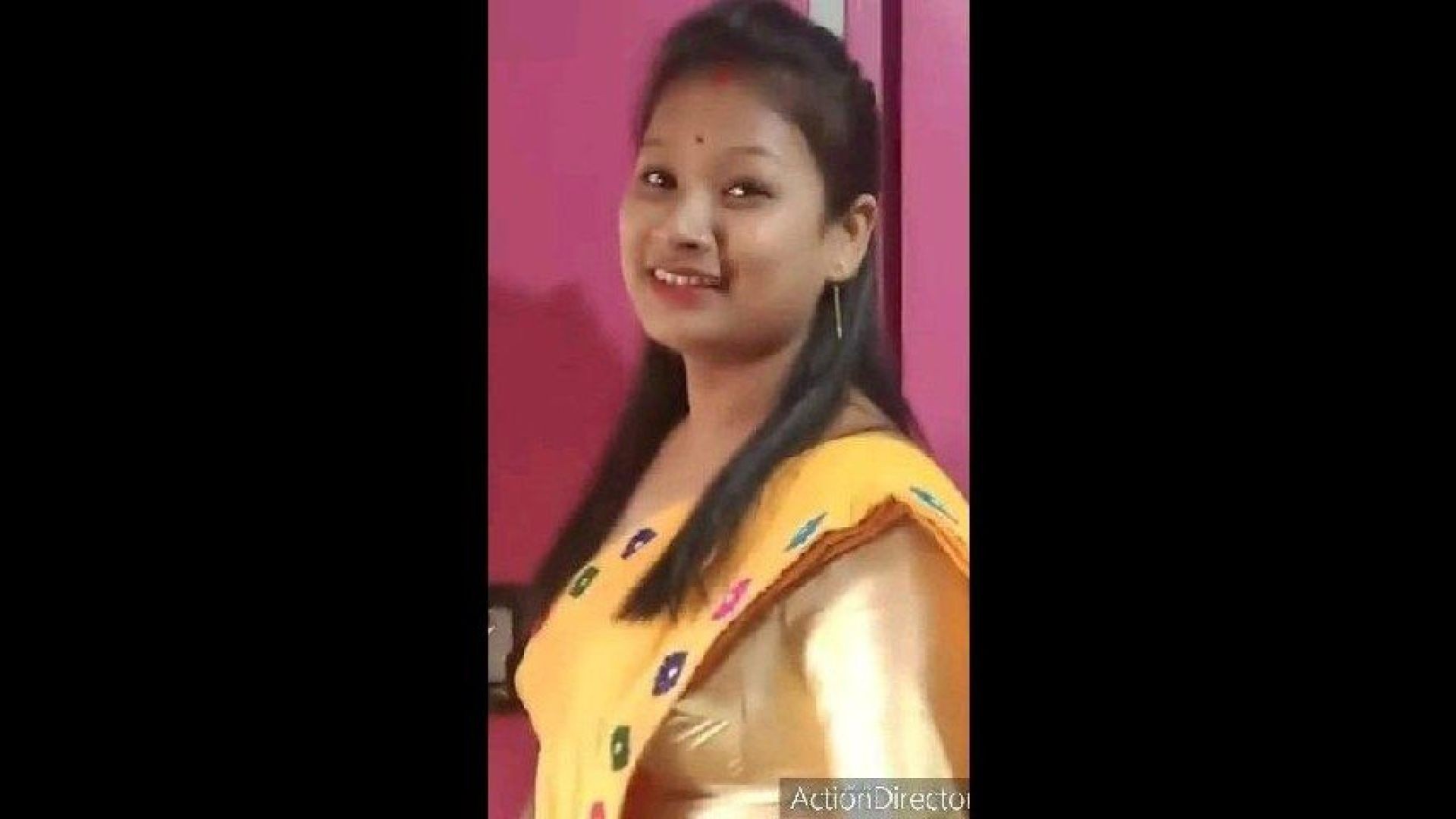 Very Beautiful Bhabhi Showing her Boobs & Pussy