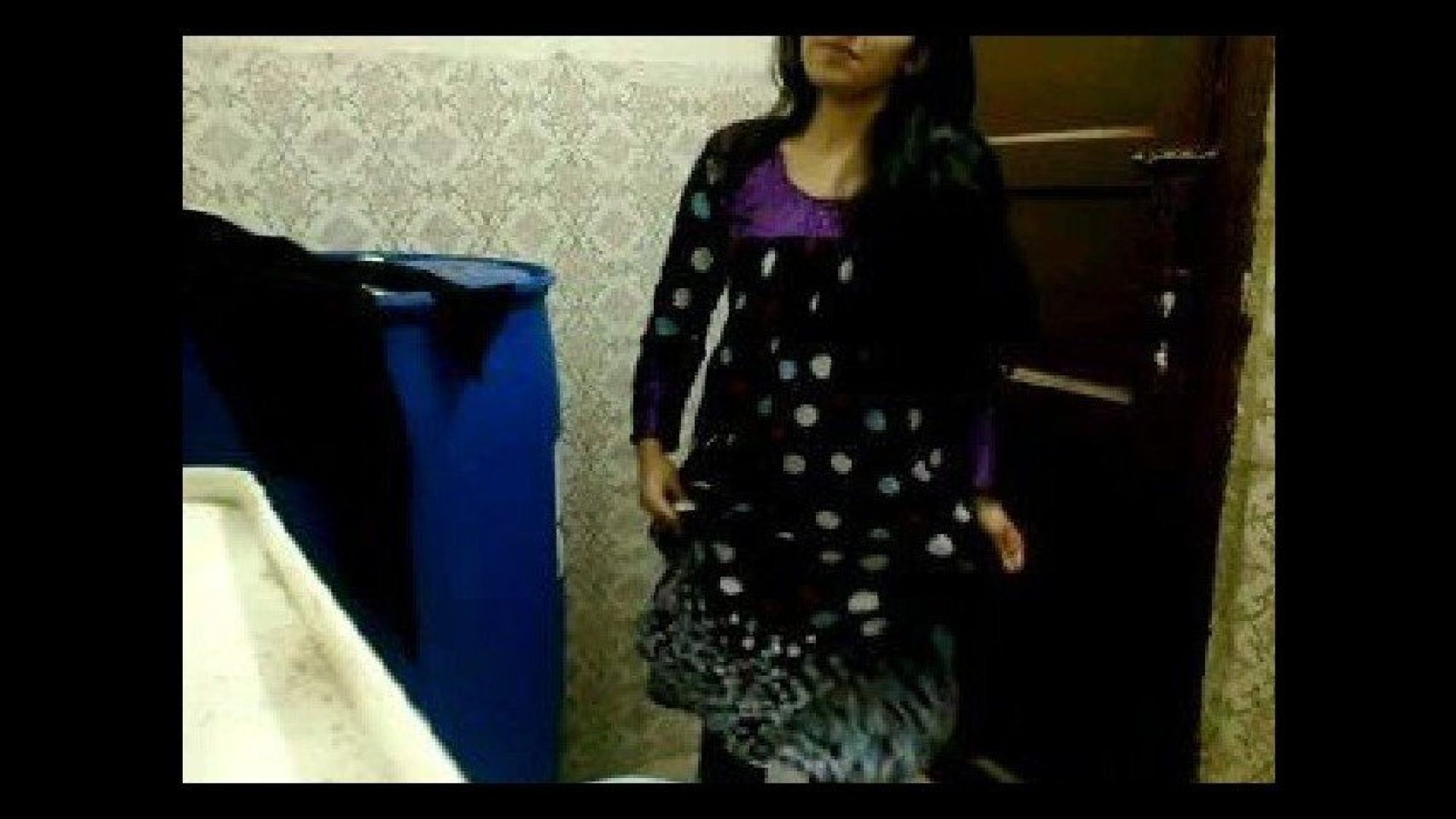 ⁣Paki Girl Remove Suit & Showing her Figure