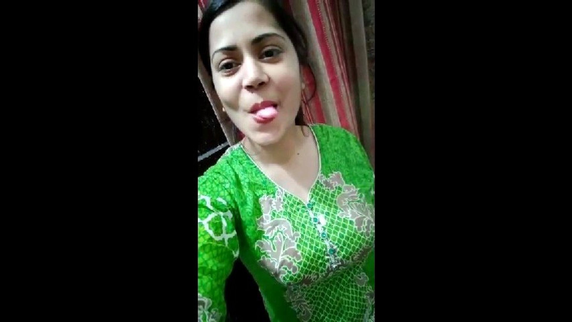 DESI COUPLE PUSSY LICKING