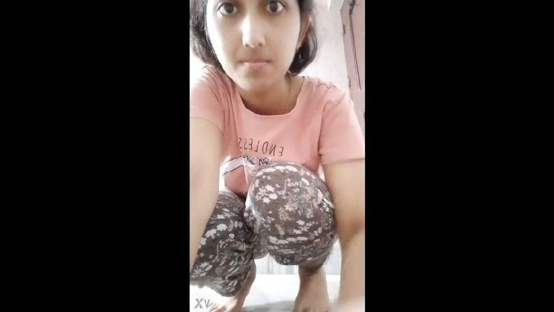 Desi Girl Shows Her Boobs and Pussy