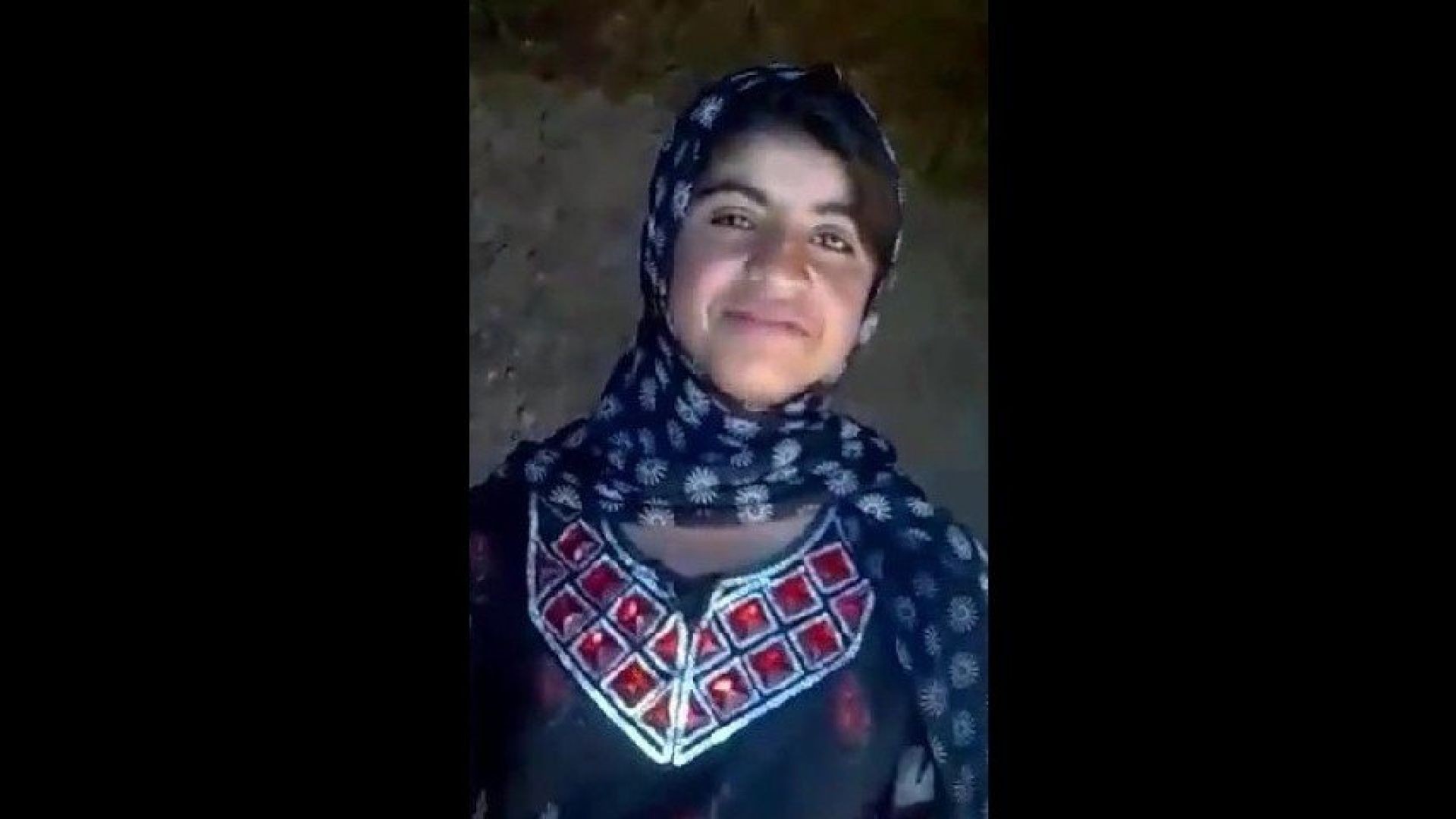 Pathani Girl Showing Boobs & Pussy – with Pashto Audio