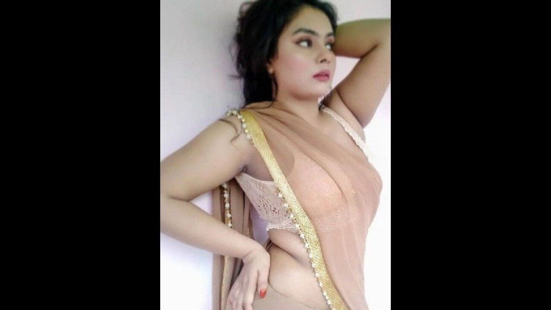 ⁣Very Beautiful Girl Full Nude Striping, Bathing, Fingerring