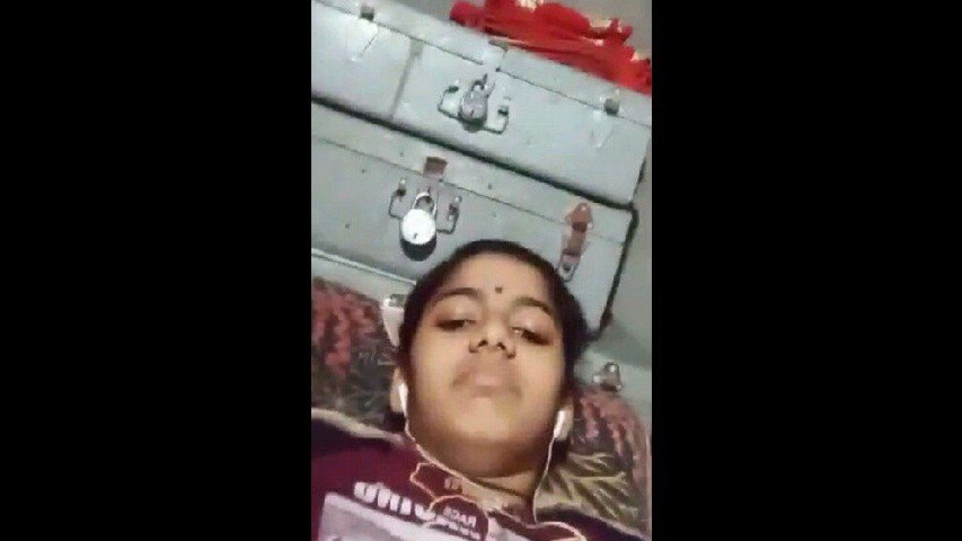 Unsatisfied village bhabhi fingering and cumming